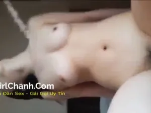 Cô bạn gái rên sướng lên đỉnh trong tư thế "cưỡi ngữa"